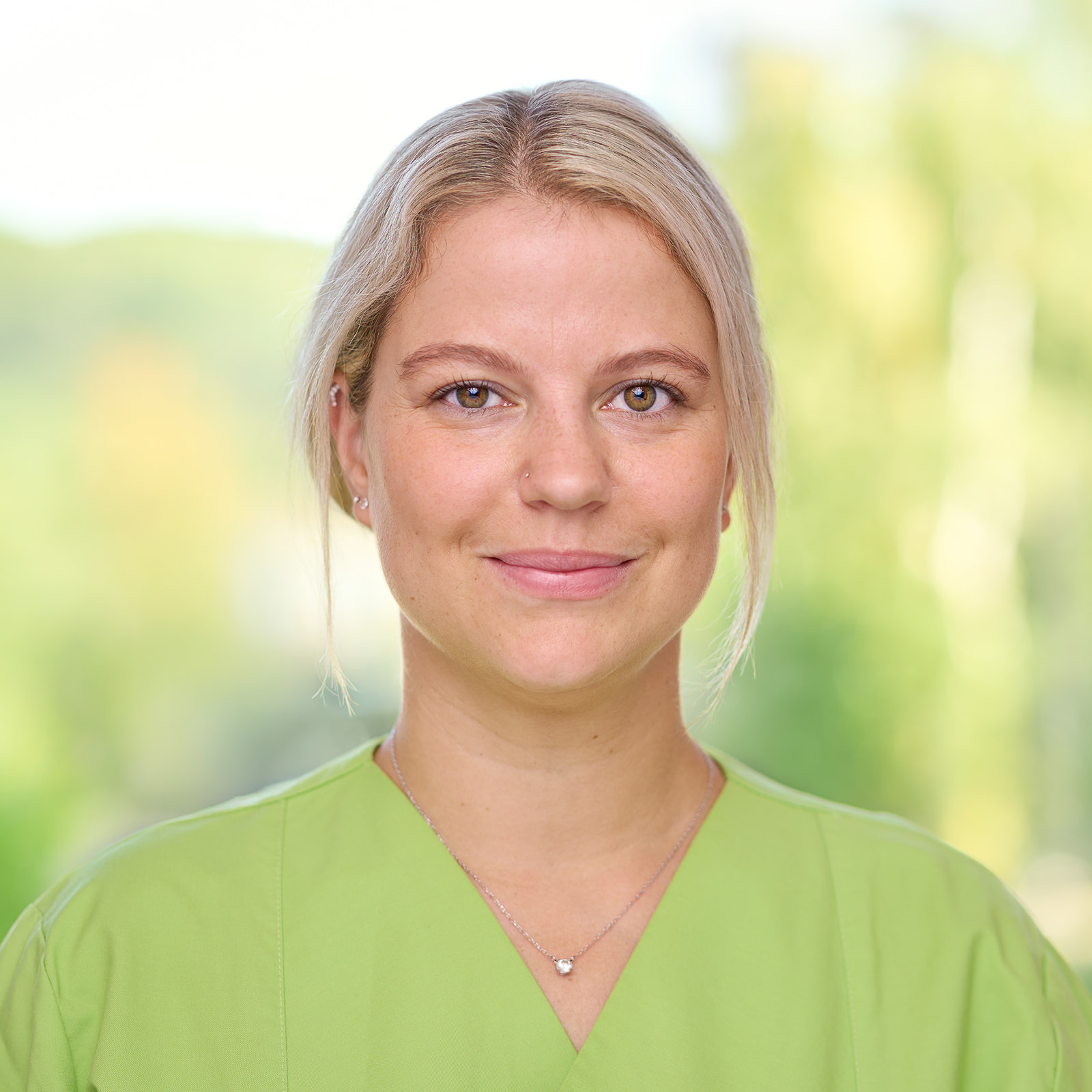 <h4>Susann Decker</h4>