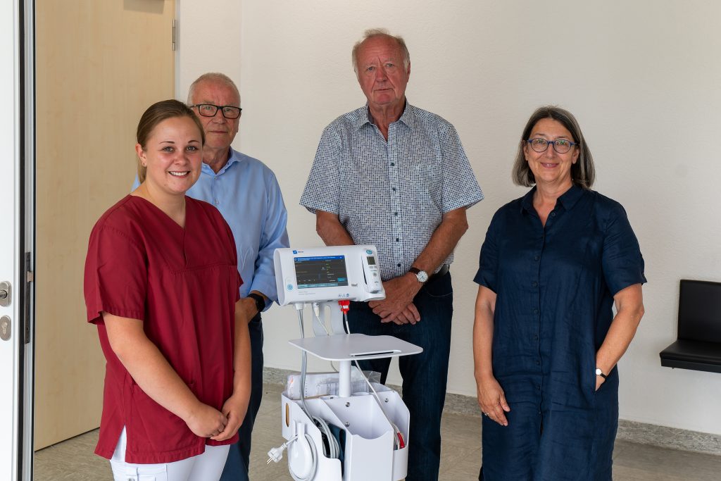 Vorstand des Förderverein St. Franzikskus Krankenhaus e.V. mit Petra Nöhring (GF) und Dana Müller (stellv. Stationsleitung)