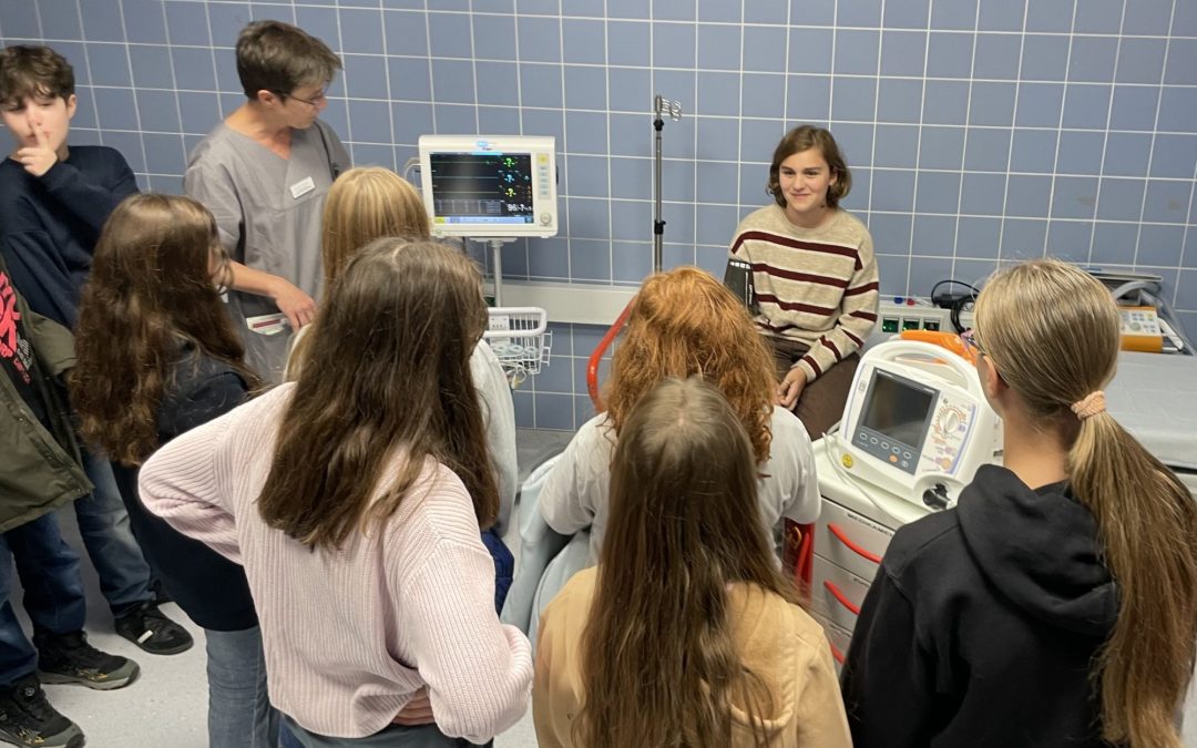 Schulbesuch im St. Franziskus Krankenhaus in Eitorf: Medizin zum Anfassen